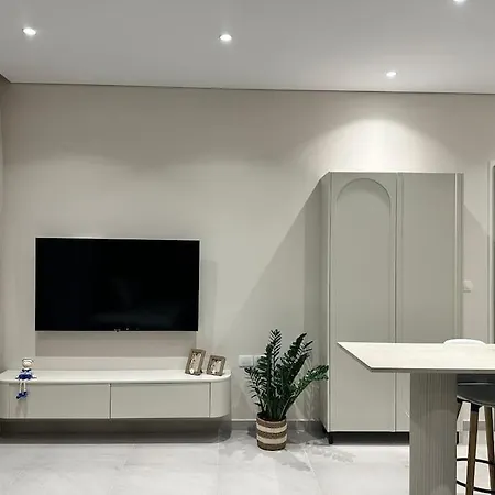 San Pietro, Sunshine Two Bedroom 아파트 *